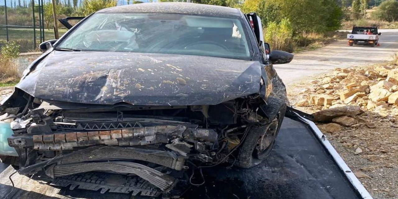 Emet’te Otomobil Moloz Yığınına Çarptı: 1 Ölü, 5 Yaralı