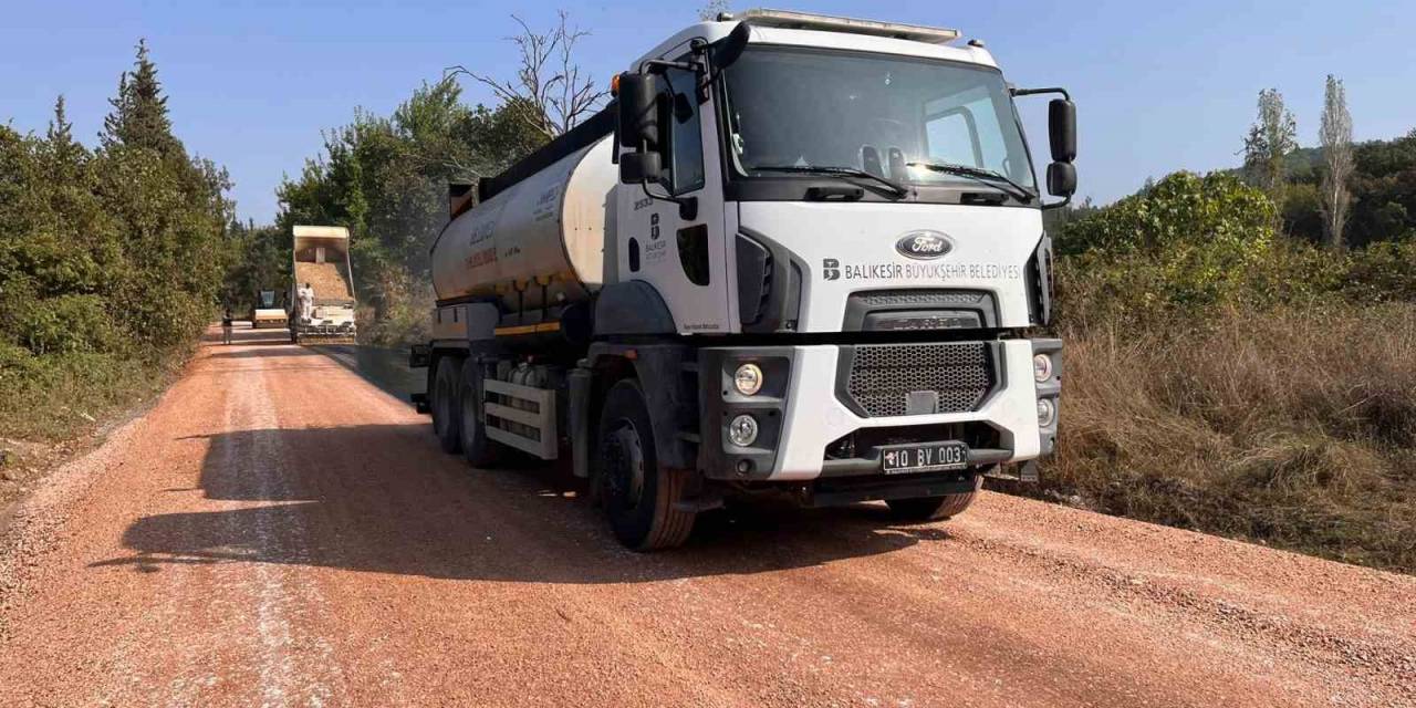 Sındırgı Kırsalında Asfalt Çalışmaları Devam Ediyor
