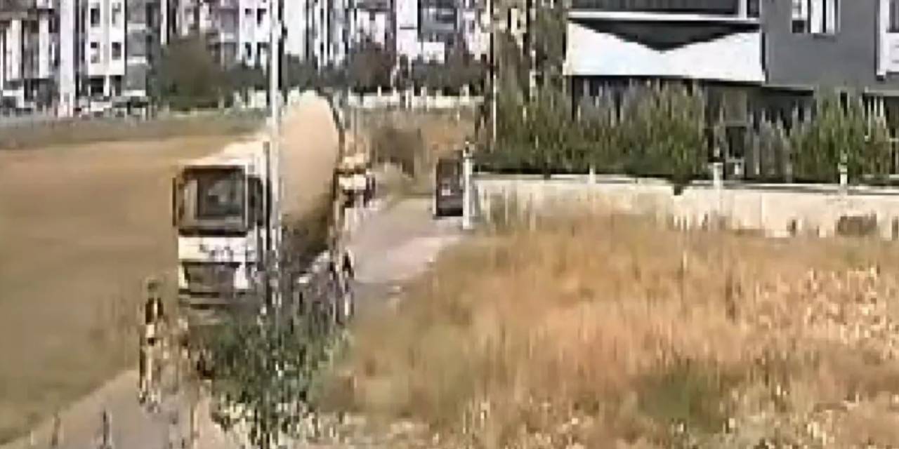 İzmir’de Anne Ve Küçük Çocuğu Beton Mikserinin Altında Kaldı