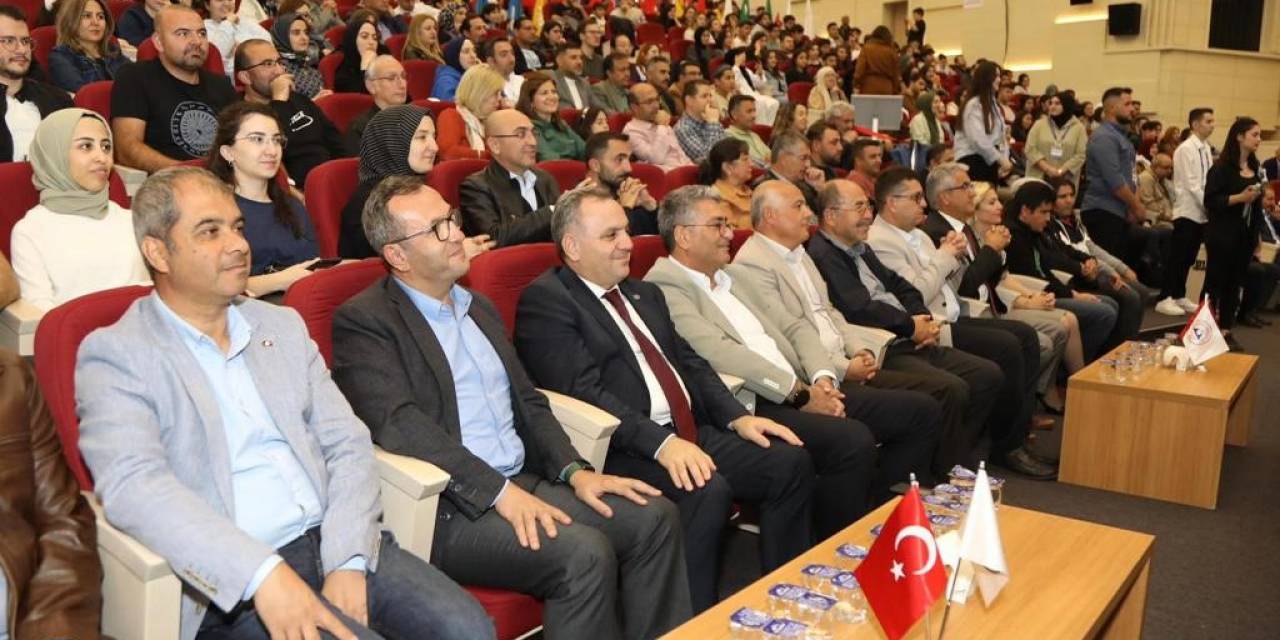 Turan Ethno- Folk Ensemble Erü’de Sahne Aldı