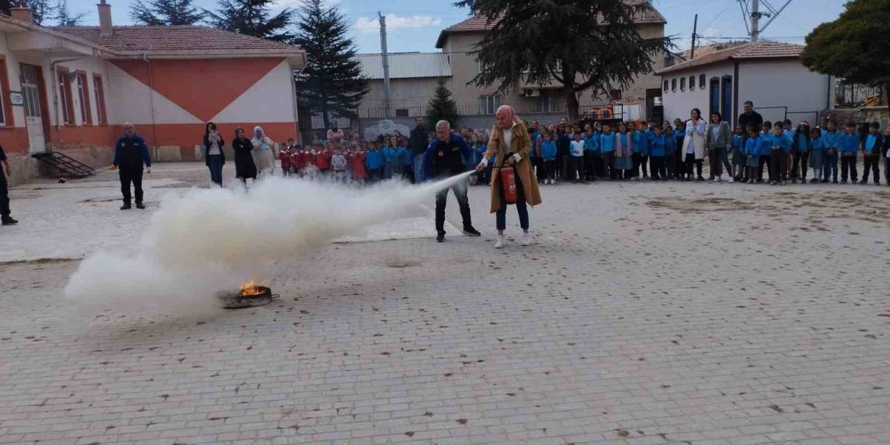 Afad’dan İlkokul Öğrencilerine Yönelik Deprem Ve Yangın Tatbikatı