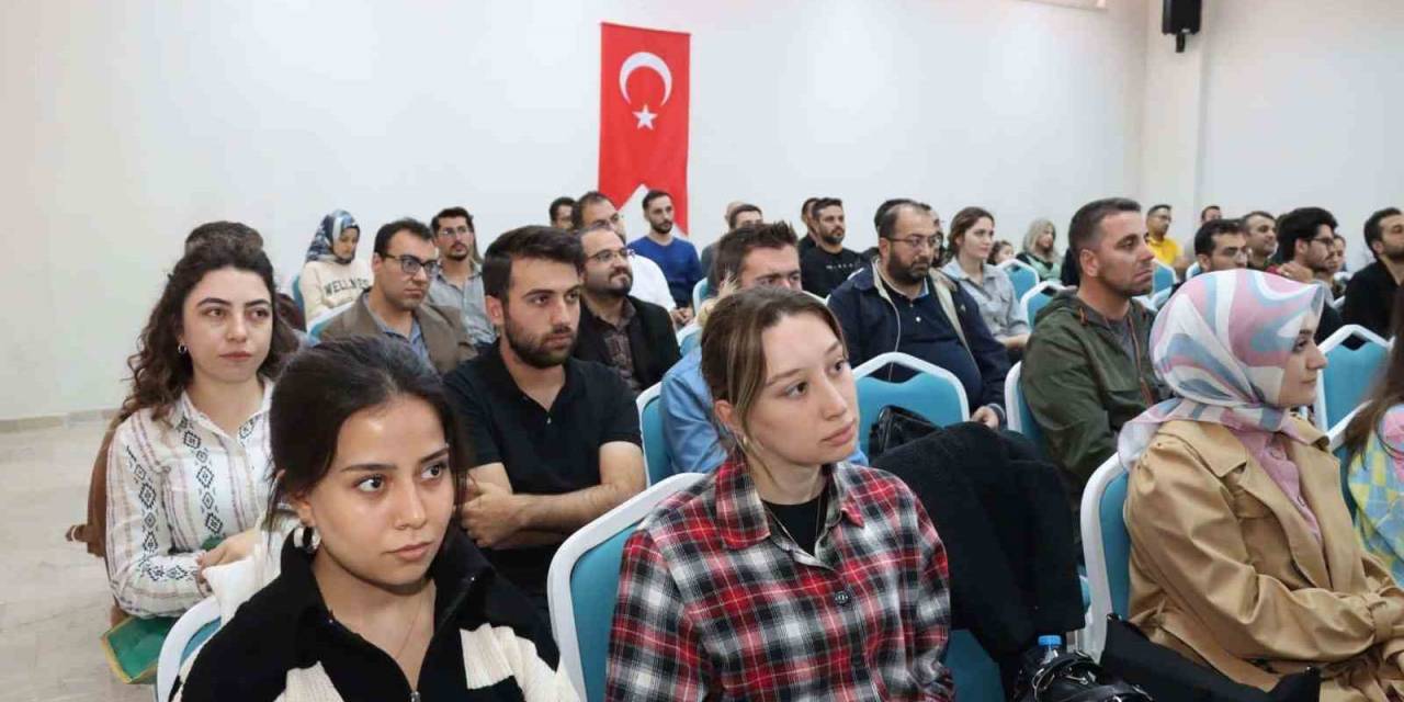 Sivas’ta Öğretmenlere Uyum Semineri Verildi