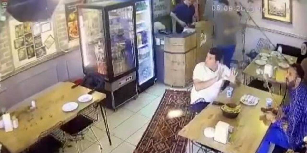 Lokantanın Çatısı Kısmen Çöktü: Müşteriler Kıl Payı Kurtuldu, O Anlar Kamerada