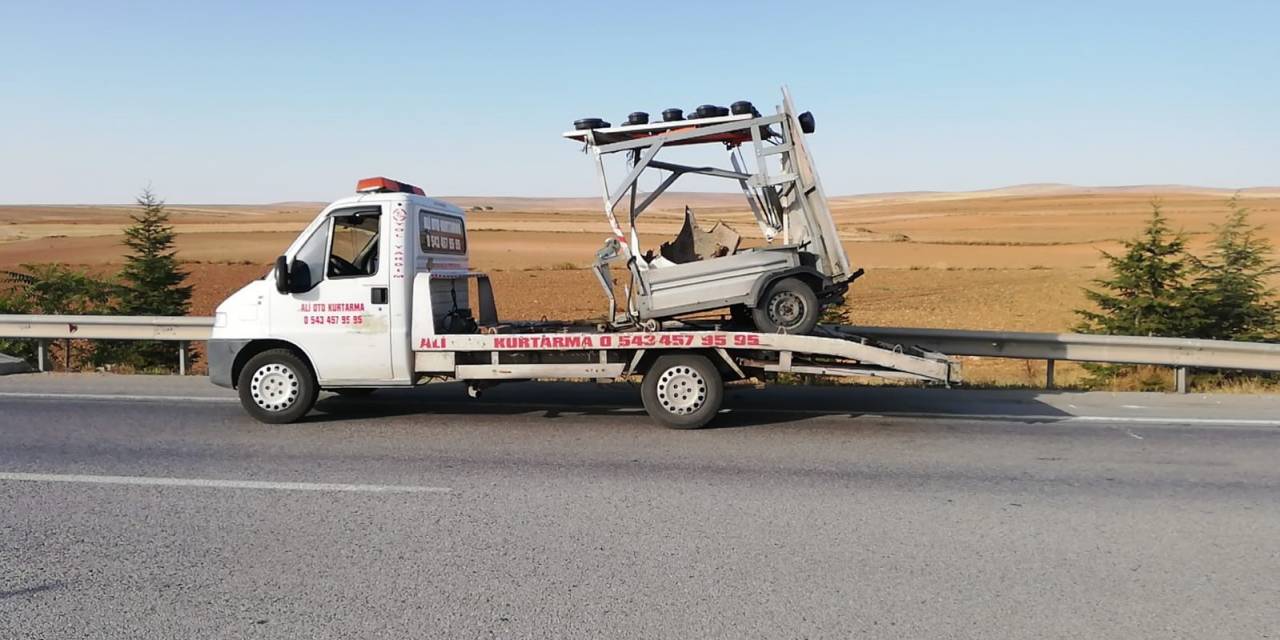 Yol Çizgilerini Çizen Römorka Arkadan Çarpan Araçtaki İki Kişi Yaralandı