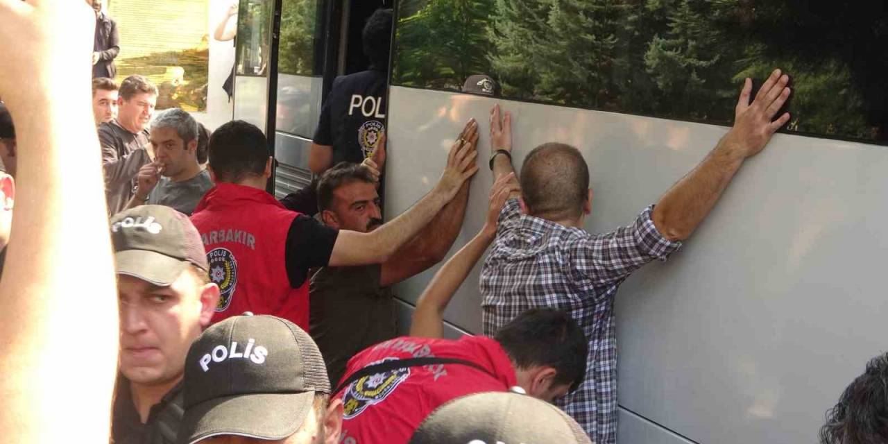 Diyarbakır’da İzinsiz Yürüyüşte Gözaltına Alınan 104 Kişiden 103’ü Serbest Bırakıldı