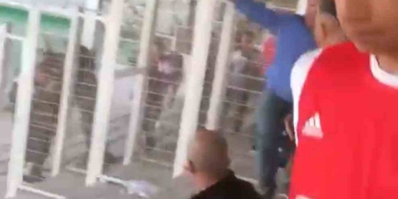 Yeşil Sahada Tansiyon Tribünlere Sıçradı...su Şişesi Ve Taşlar Havada Böyle Uçuştu