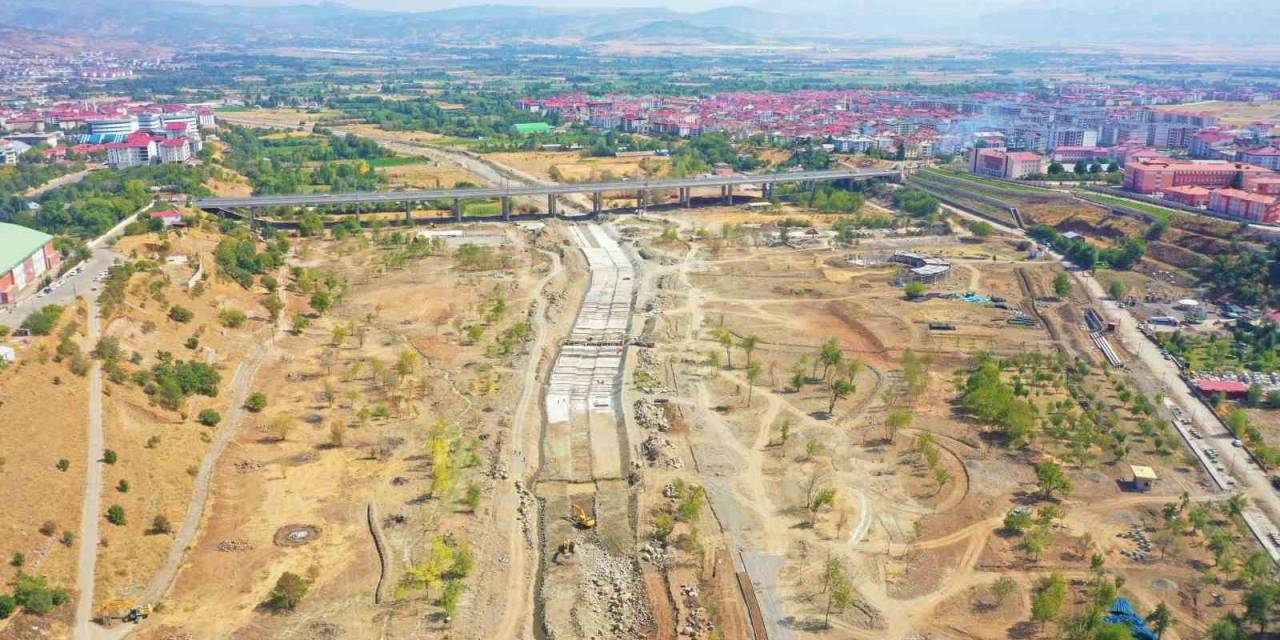 Bingöl’de Taşkın Koruma Çalışmaları Sürüyor