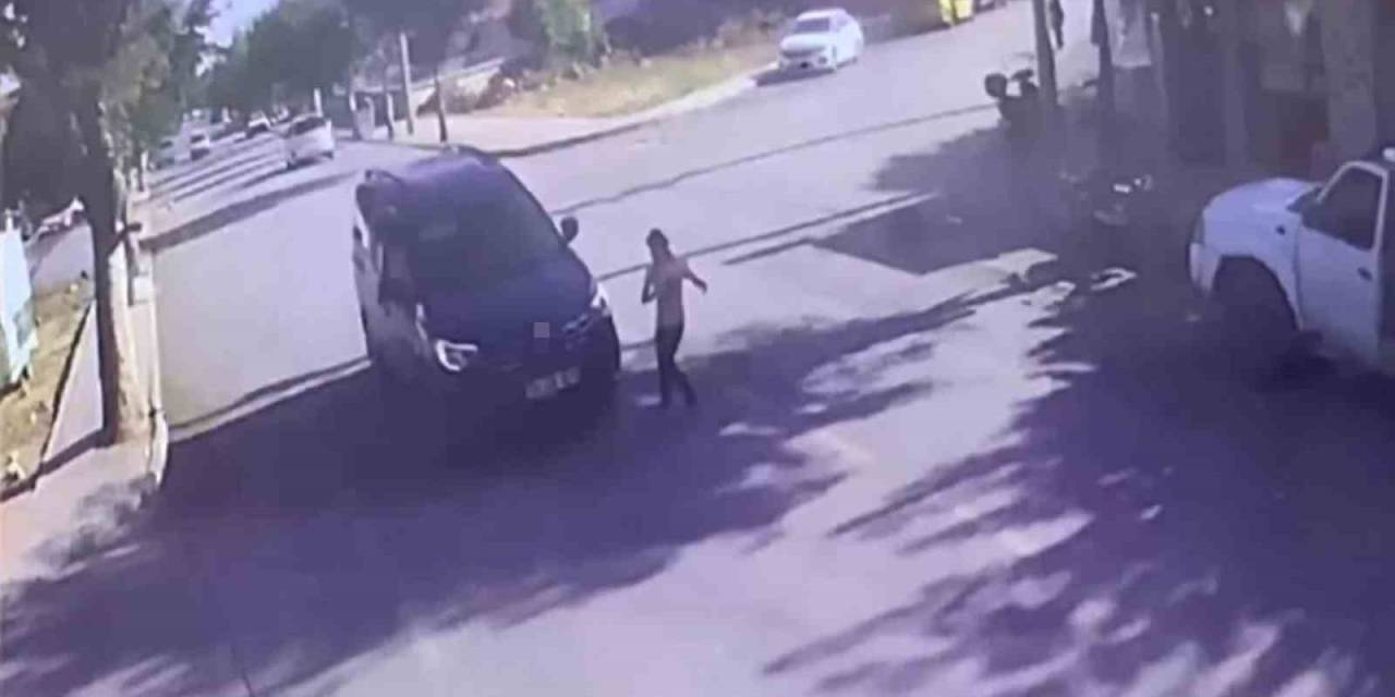 Aracın Çarptığı Çocuk Yola Savruldu, O Anlar Kameraya Yansıdı
