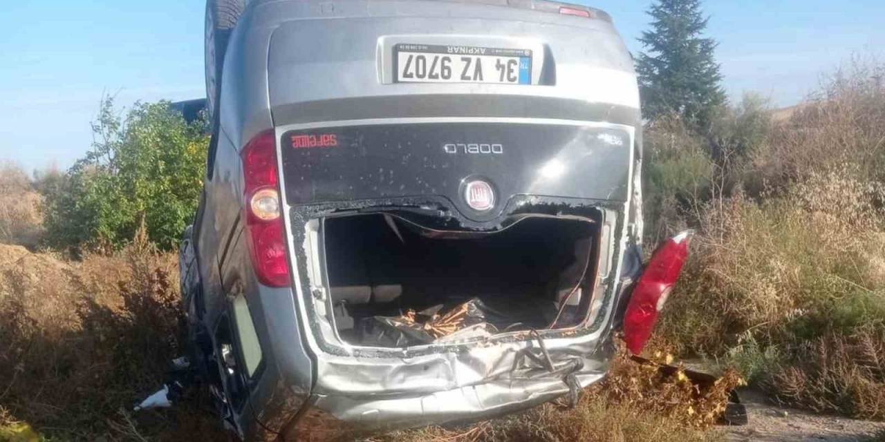Metrelerce Sürüklenen Araç Şarampole Devrildi: 3 Yaralı