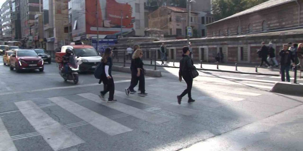 Kadıköy’de Yaya Geçidi Denetimi Gerçekleştirildi, 5 Sürücüye Ceza Kesildi