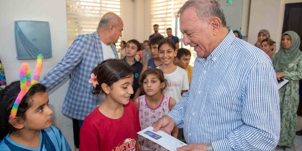 Seyhanlı İhtiyaç Sahibi Öğrencilere ‘Eğitim Destek Kartı’