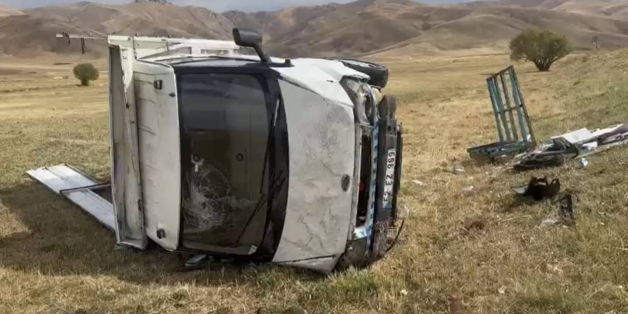 Kontrolden Çıkan Kamyonet Takla Attı: 3 Yaralı
