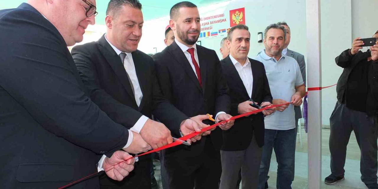 Burhaniye’de Karadağ Göçmenleri Derneği Törenle Açıldı