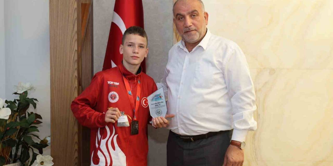 Başkan Sandıkçı’dan Dünya Şampiyonuna Altın