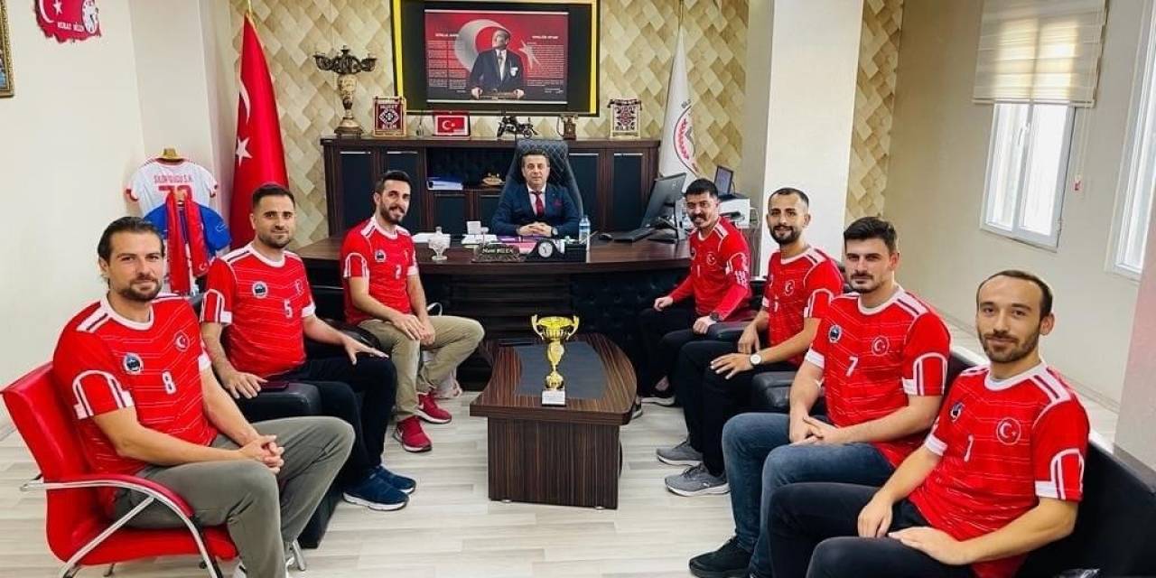 Silopi Voleybol Takımı Bölge Finallerine Yükseldi