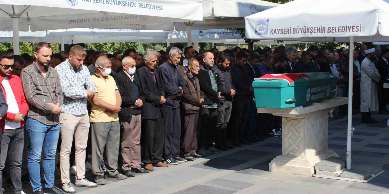 Kayseri’nin Neşe Kaynağı Fehmi’nin Ölümü Esnafı Yasa Boğdu