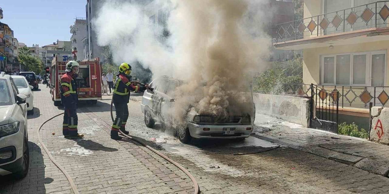 Lpg’li Otomobil Yangında Küle Döndü