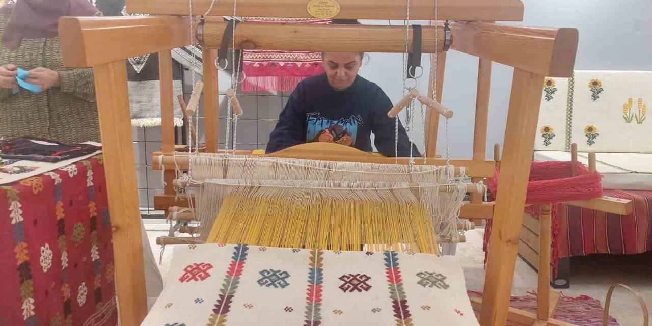 Türkiye’nin 100. Yılında "Geçmişten Geleceğe İzler" Sergisi