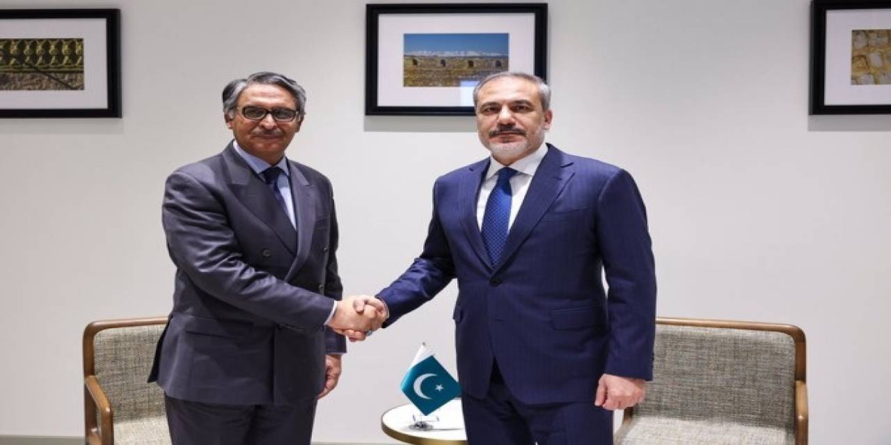 Bakan Fidan, Pakistanlı Mevkidaşı Jilani’yle Görüştü