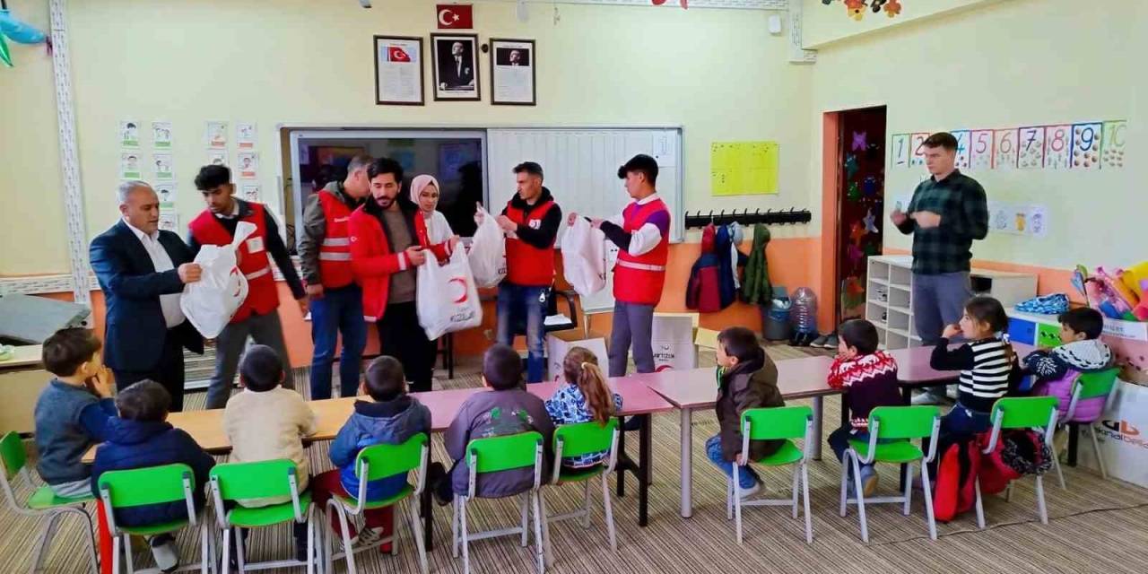 Kızılay Diyadin’de İhtiyaç Sahiplerine Ulaşmaya Devam Ediyor