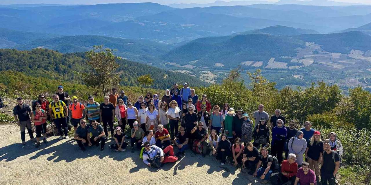 Doğa Tutkunları Bin 54 Rakımda Doyumsuz Bir Manzaraya Ulaştı