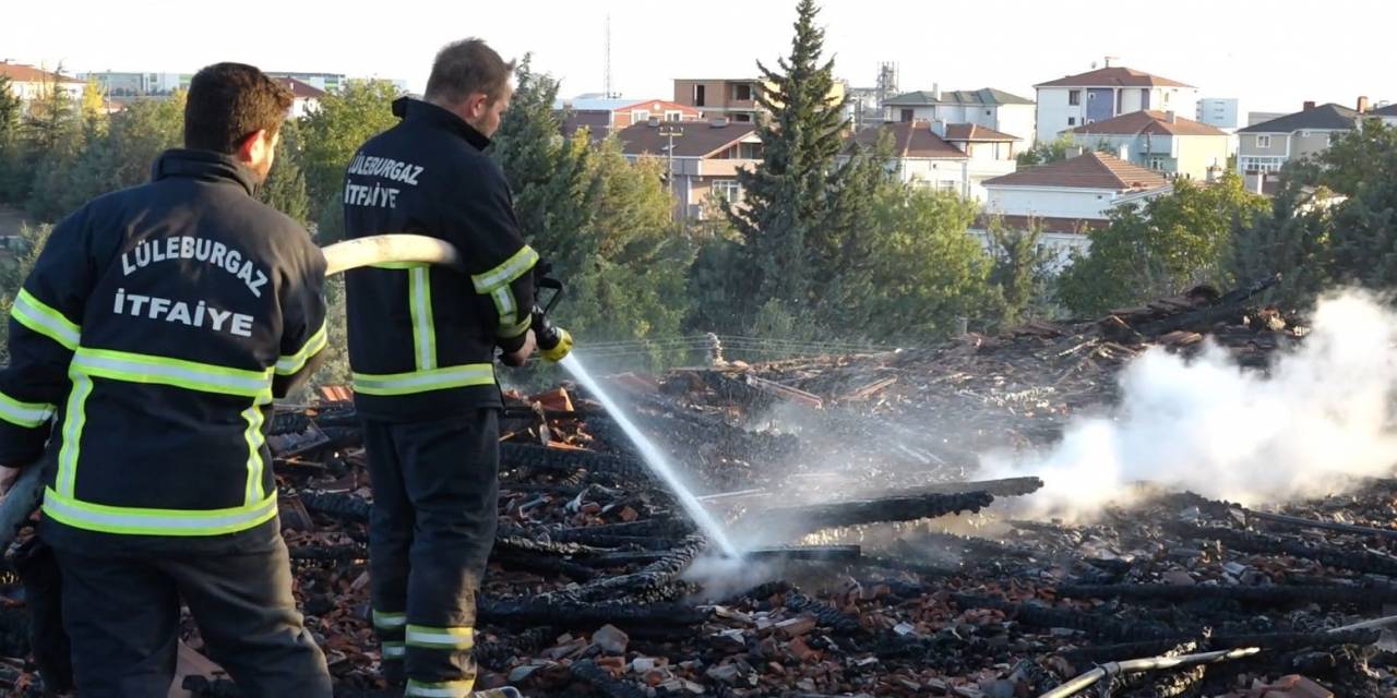 Kırklareli’nde Okulun Çatısında Çıkan Yangın Söndürüldü: Eğitim Öğretime Ara Verildi