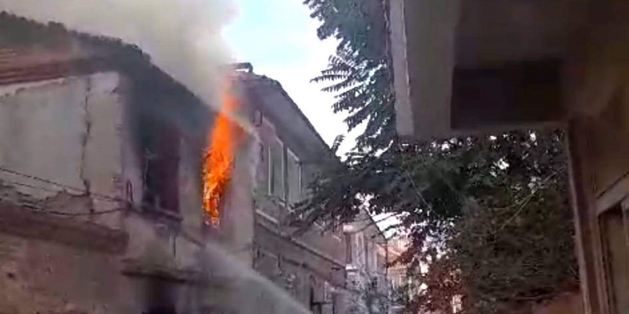 Balıkesir’de Tarihi Ev Alev Alev Yandı