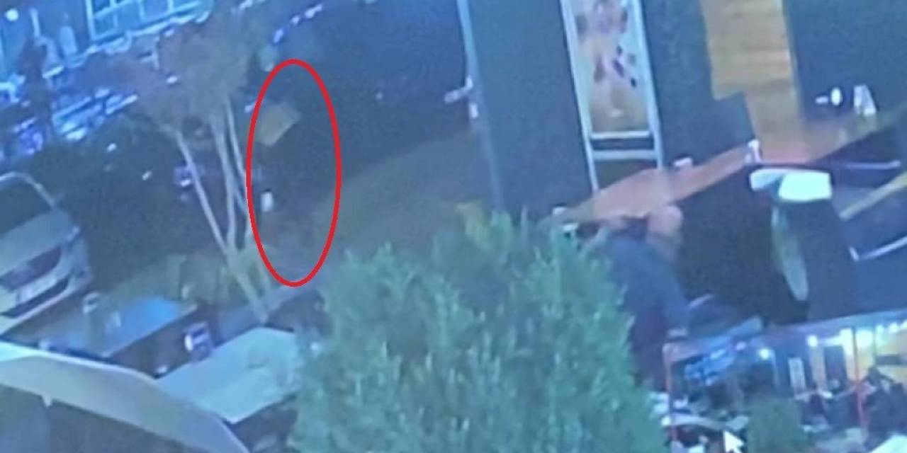 Yolda Yürürken Etrafa Rastgele Ateş Açtı, Panik Anları Kameraya Yansıdı