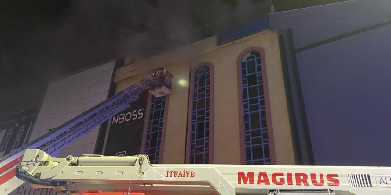 Mobilya İmalathanesinde Korkutan Yangın