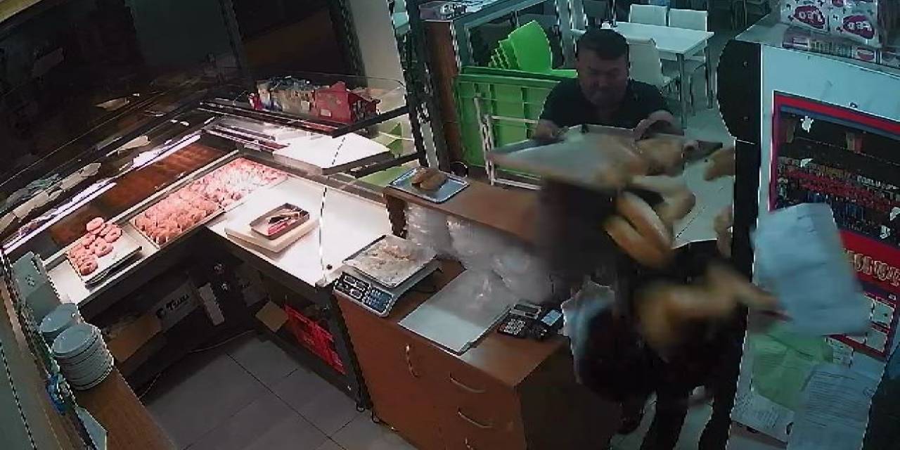 Kasaya Dalan Hırsız Tepsiyi Başına Yedi