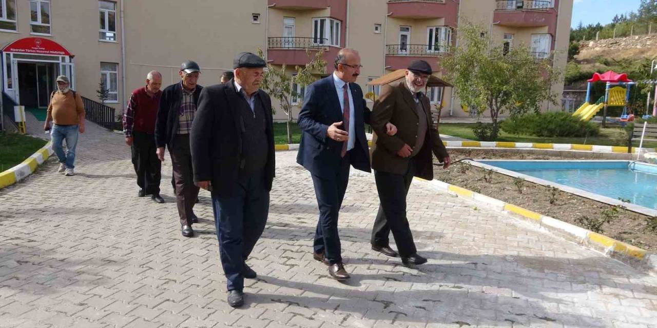 Yozgat’ta Devletin Tüm İmkanları Depremzede Huzurevi Sakinleri İçin Seferber Ediliyor