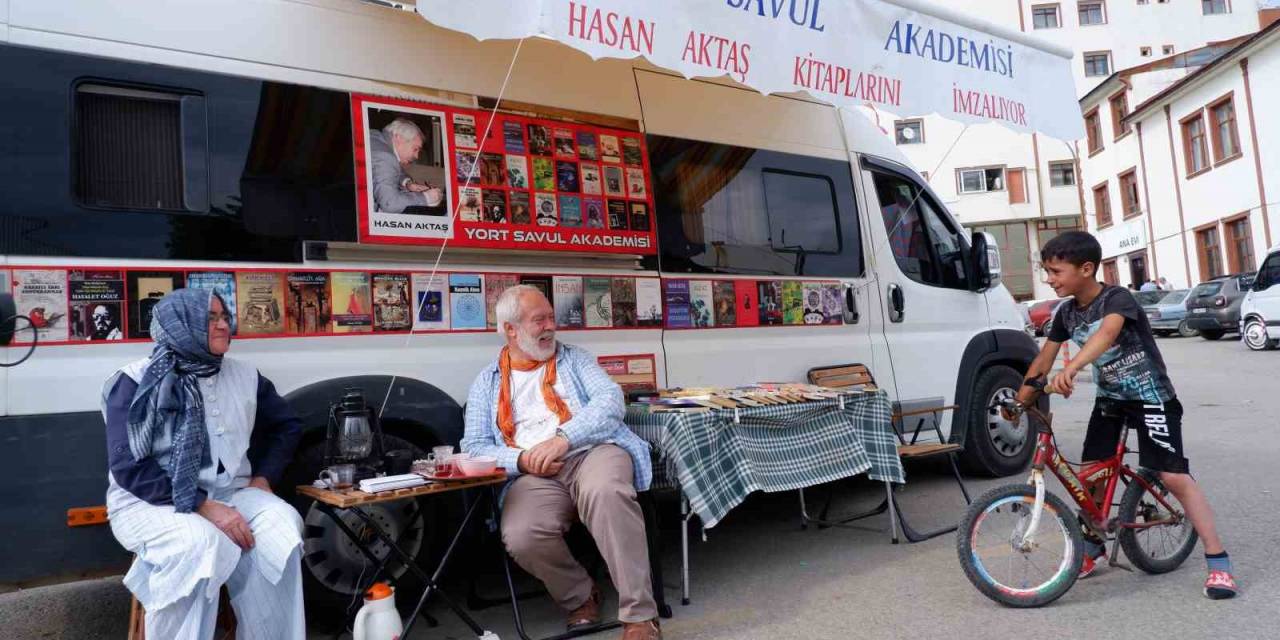 Karavan Kitap İle Anadolu’yu Geziyorlar