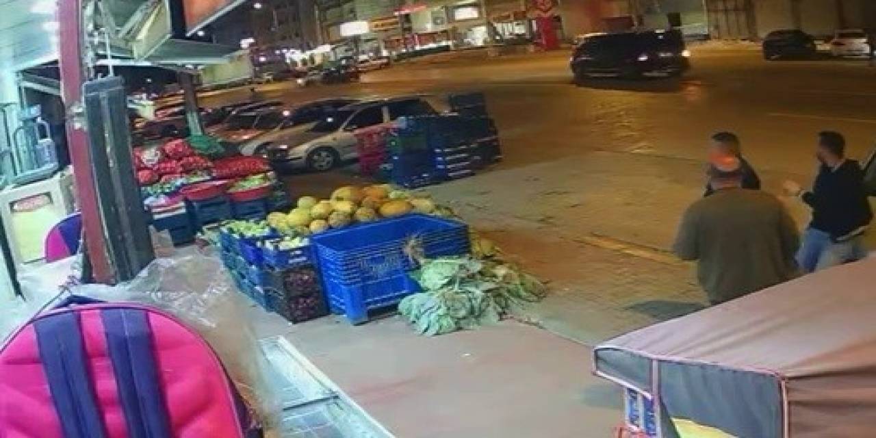 Hastaneye Yetişmek İsterken Kaza Yaptı, O Anlar Kameraya Yansıdı