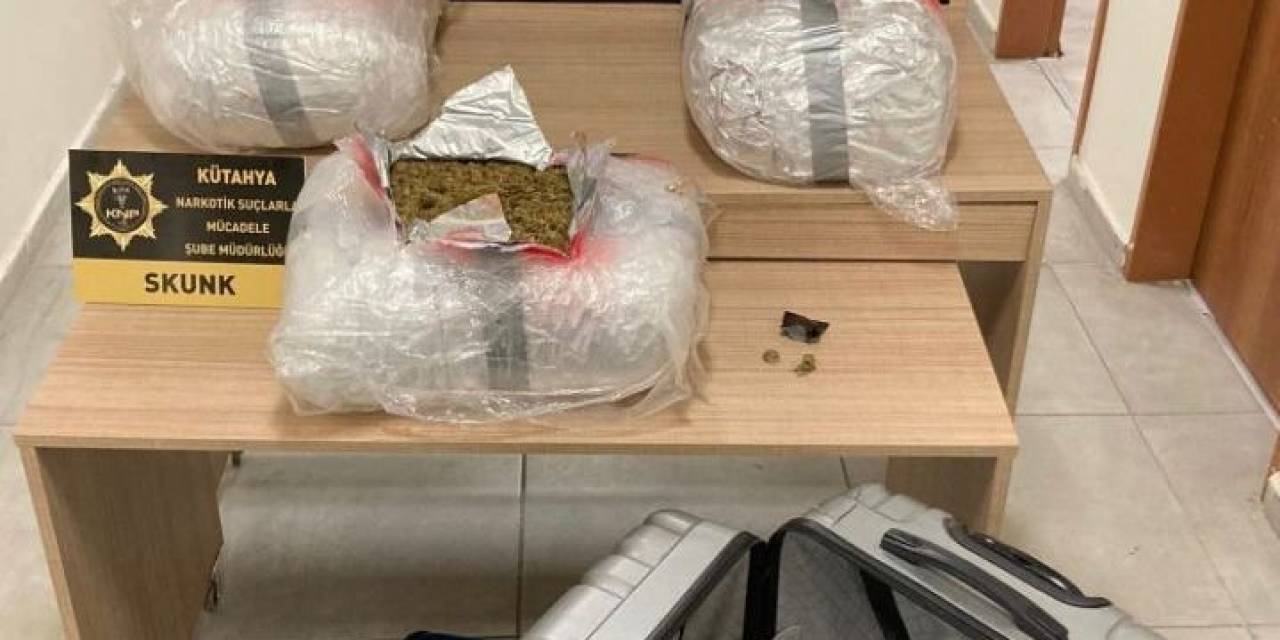 Kütahya’da Dur İhtarına Uymayan Araçta 17 Kilo Uyuşturucu Ele Geçirildi