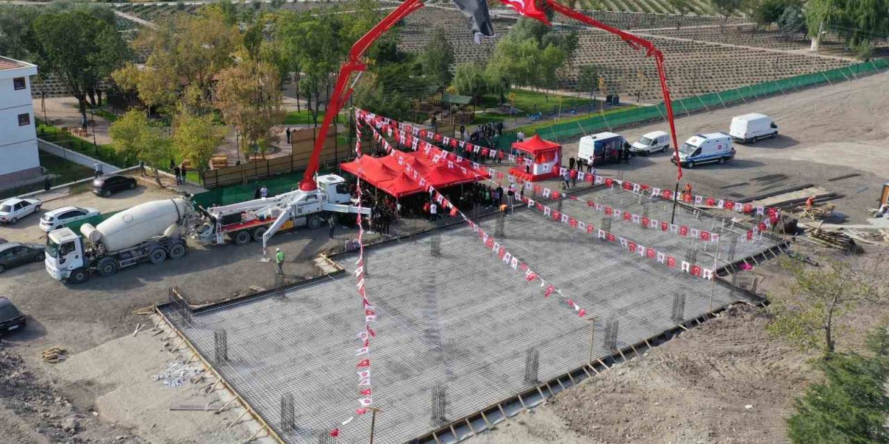 Keçiören’de Lavanta Bahçesi Kapalı Spor Salonu’nun Temeli Atıldı