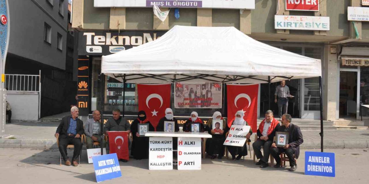 Acılı Aileler Evlat Nöbetine Devam Ediyor