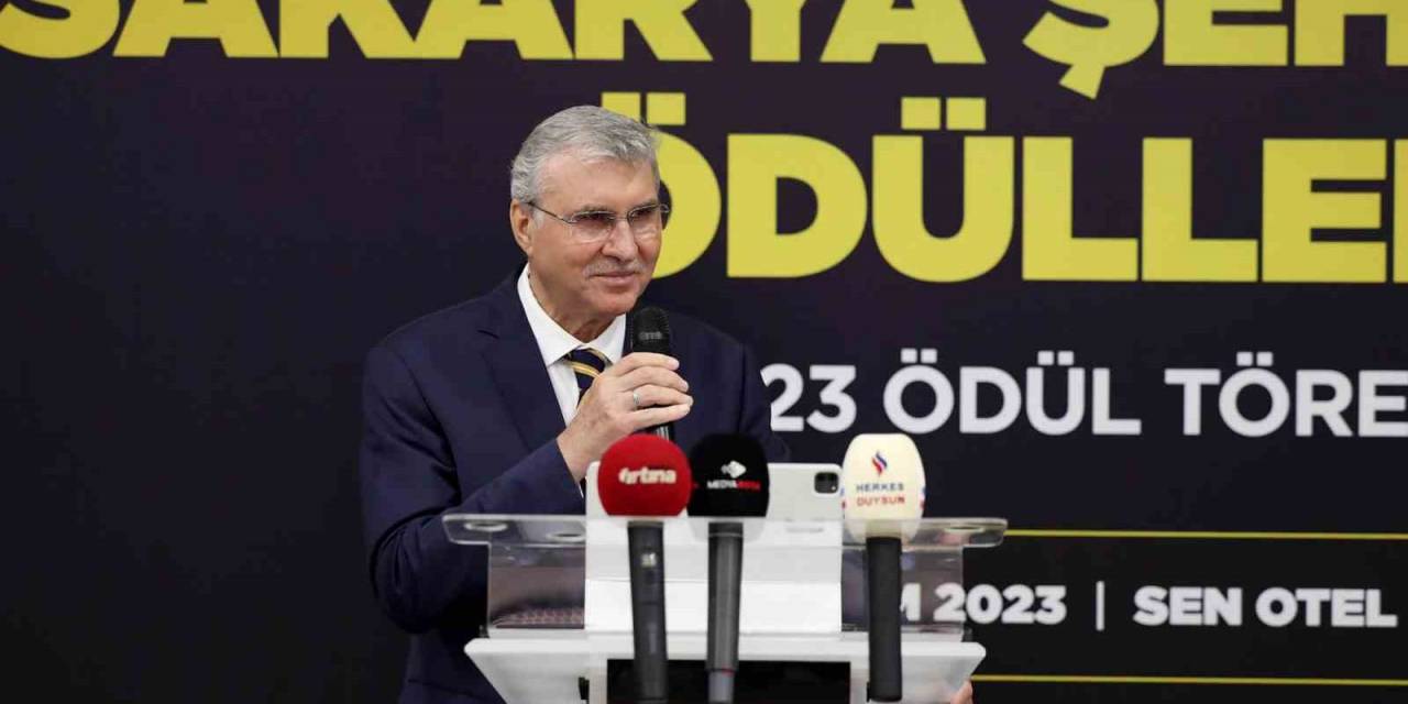 Sakarya’nın Yarınlarına Işık Tutacak, Yenilikçi Gençlik Projeleri Ödüllerini Aldı