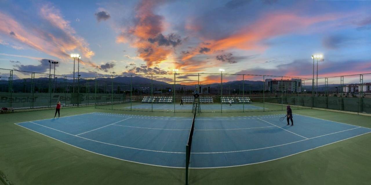 Ebyü’de Kort Tenisi Turnuvası Yapıldı