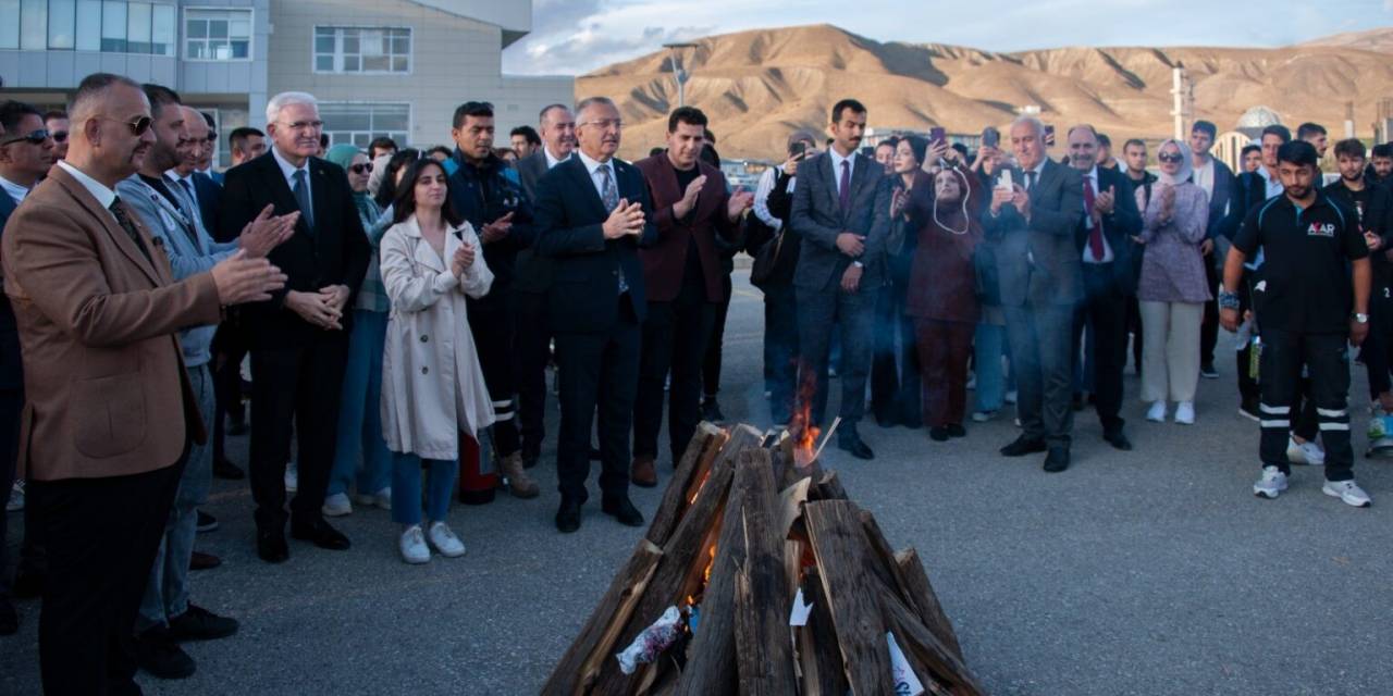 Ebyü’de Gençlik Ateşi Yakıldı, Mehteran Takımı Konser Verdi