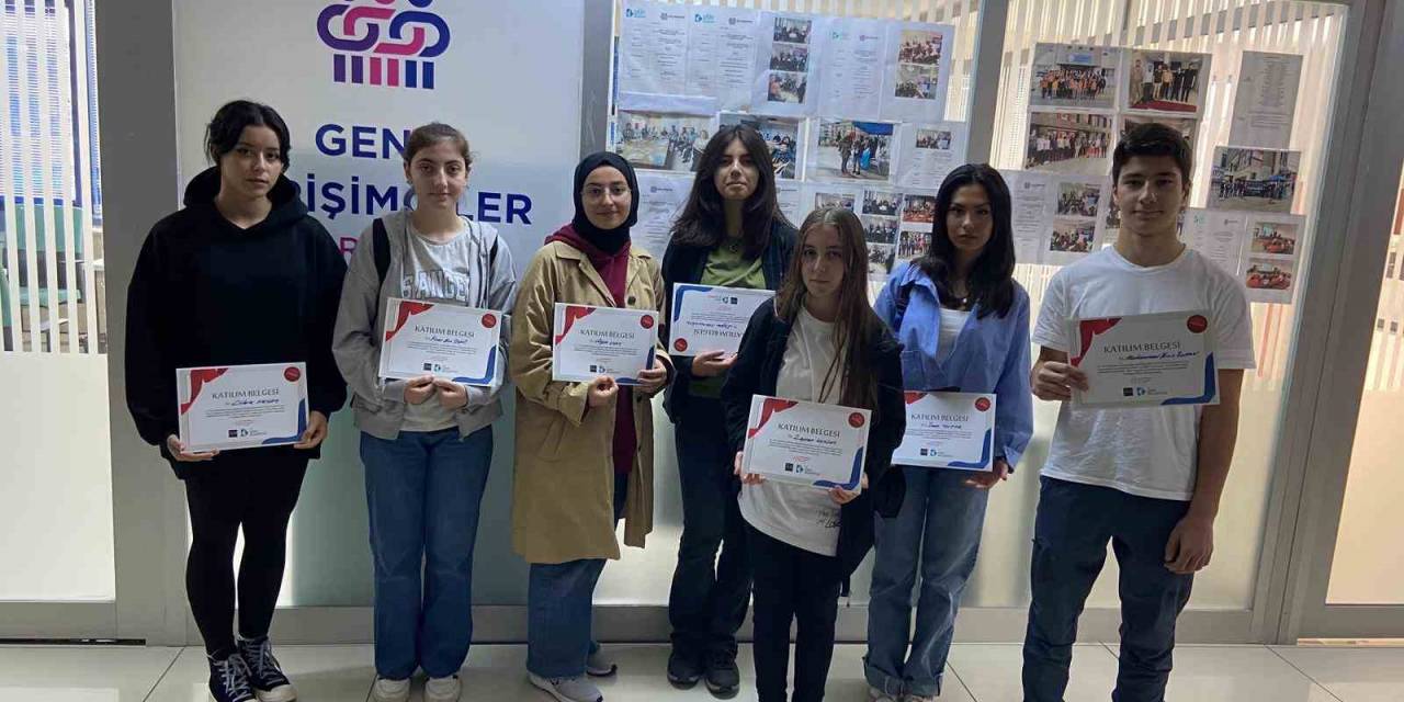 Fikirlerini Geliştiren Öğrenciler Sertifikalarına Kavuştu