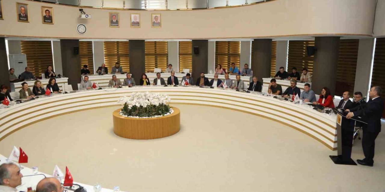 Erü’de "2023-2024 Eğitim-öğretim Yılı Hazırlık Çalıştayı" Düzenlendi