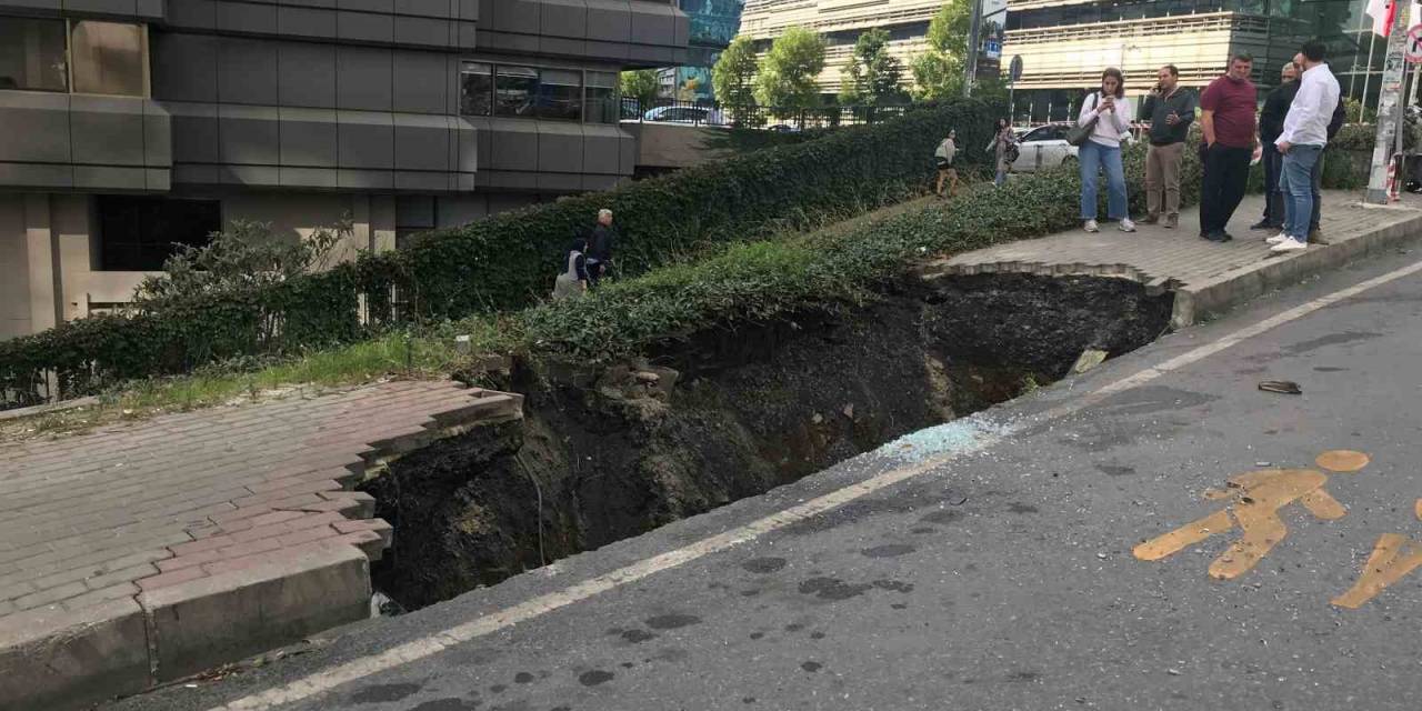 Şişli’de Kaldırım Çöktü, 5 Metre Derinliğindeki Çukura Düşen Kadın Yaralandı