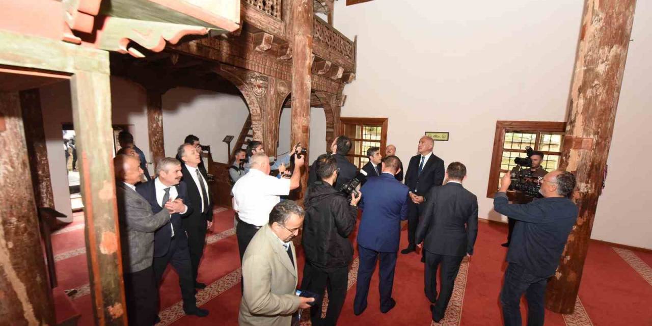 Bakan Ersoy: "Eşsiz Bir Yapı Olan Mahmut Bey Camii’nin Çevresinde Unesco İle Yeni Planlamalar Yapılacak"