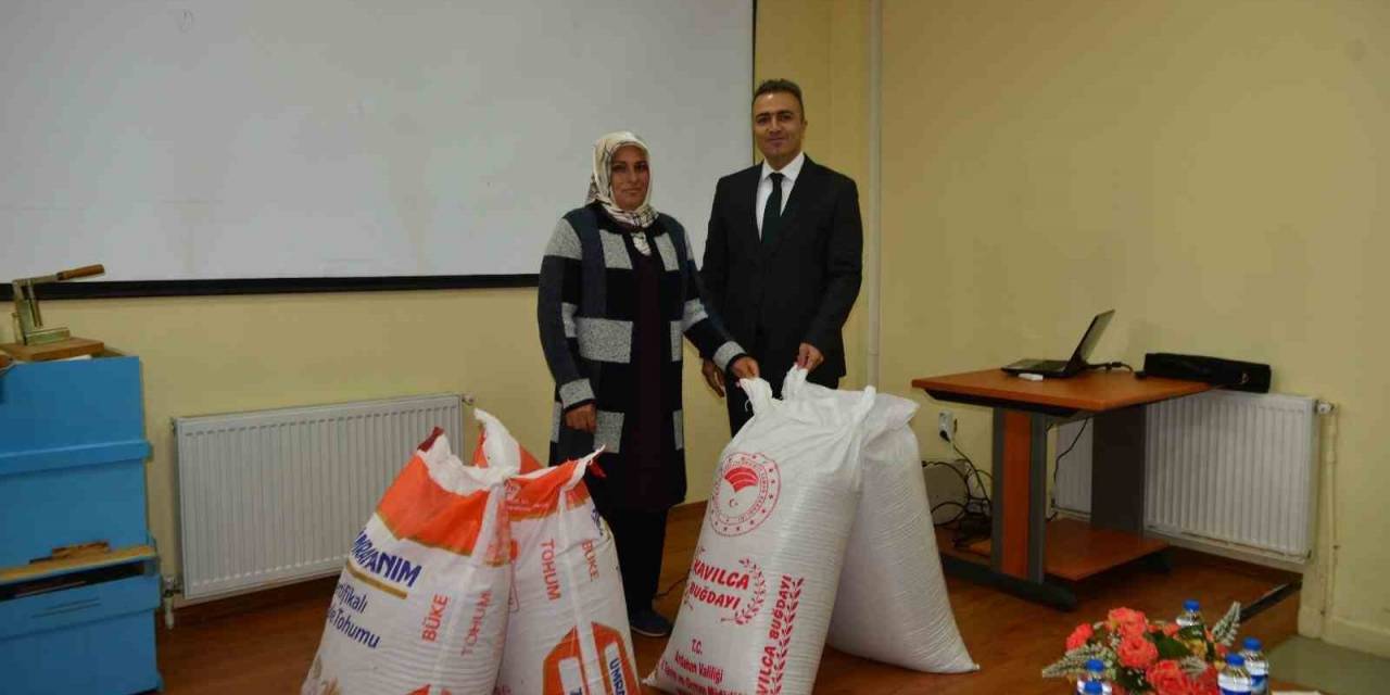 Ardahan’da Üreticilere 215 Ton Tritikale Ve Kavılca Tohumu Dağıtıldı