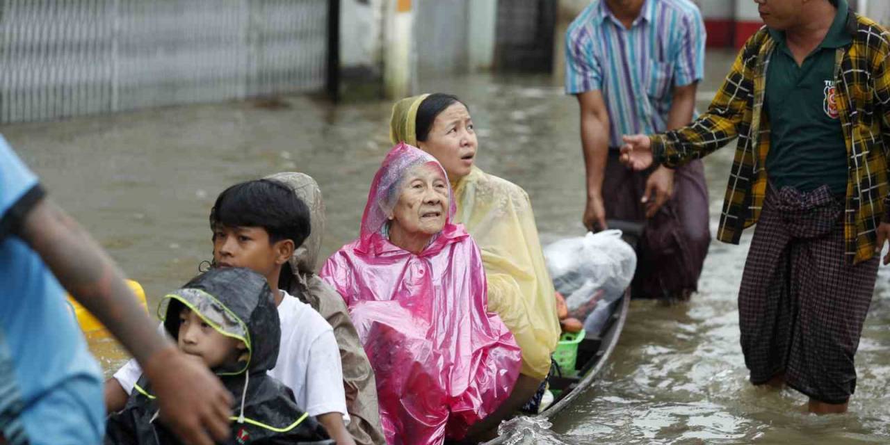Myanmar’daki Selde 27 Bin 302 Kişi Yerinden Oldu