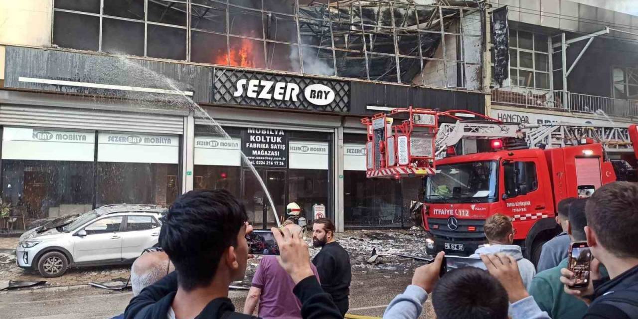 Bursa’da Mobilya Fabrikası Alevlere Teslim Oldu