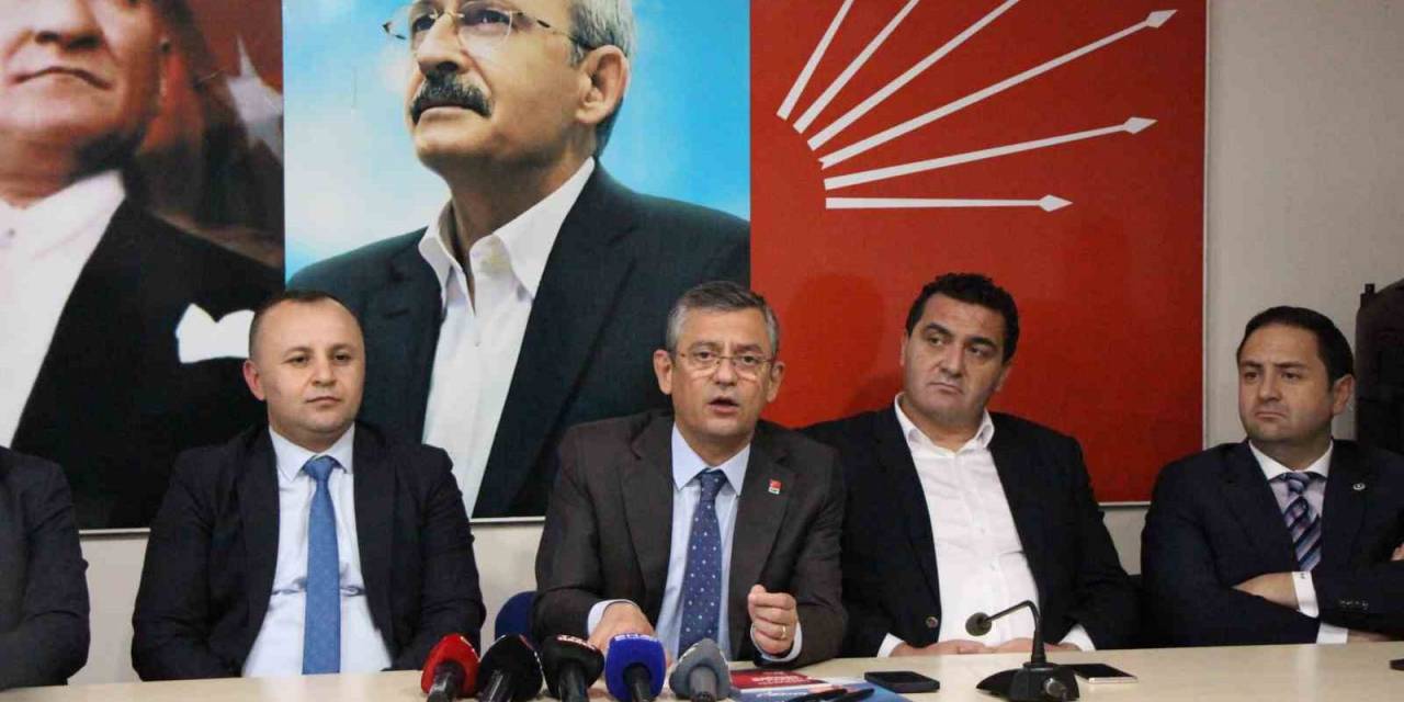 Dili Sürçen Özgür Özel Üsküdar’ı İl Yaptı