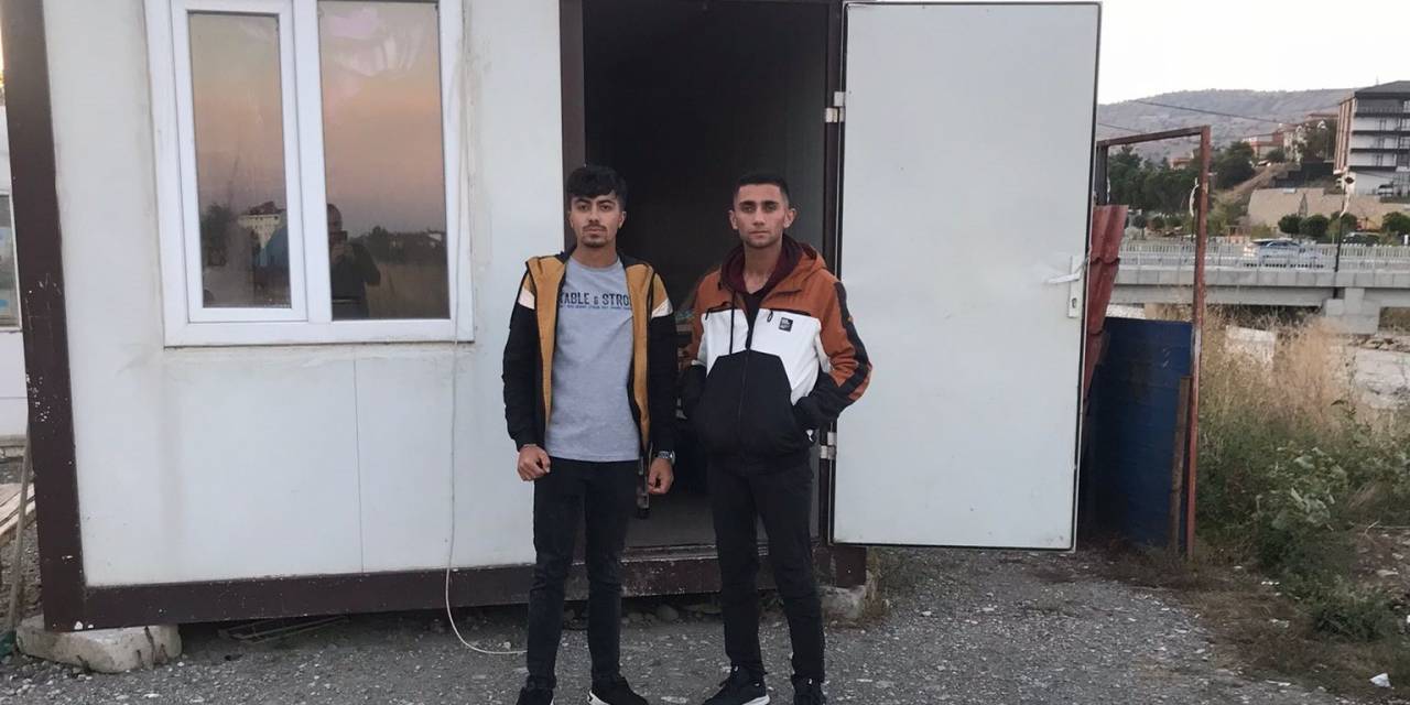 Konteynerde Kalan İki Üniversiteli Vali Doruk’un Sayesinde Pansiyona Kavuştu
