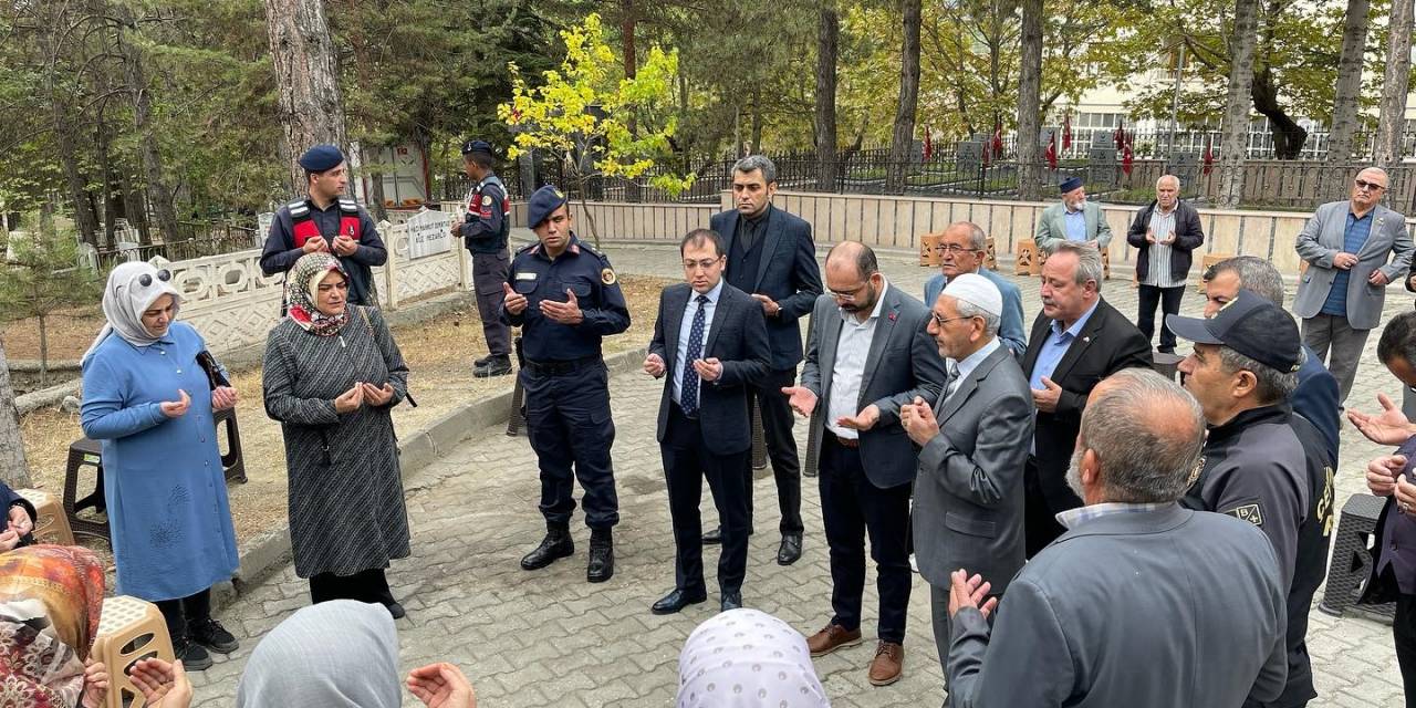 22 Yıl Önce Kktc’de Şehit Olan Asker Kabri Başında Anıldı