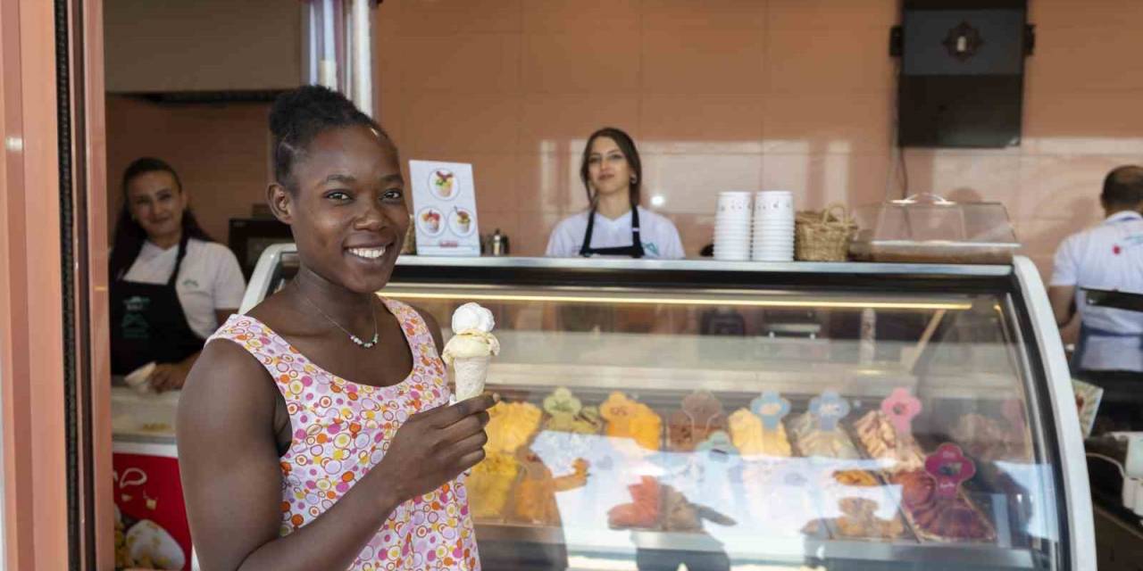 Mersin Büyükşehir Belediyesinden Sahile 2 Yeni Kafe